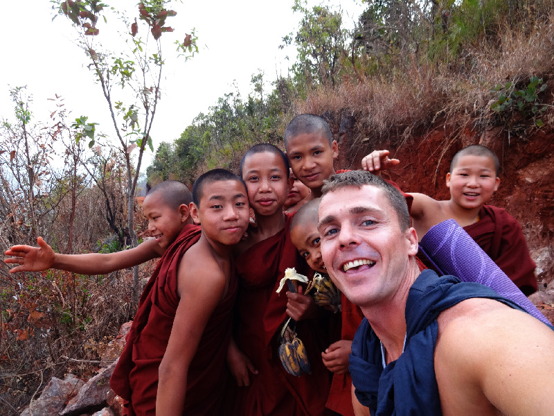 myanmar-Kalaw-monks.jpg, 324kB