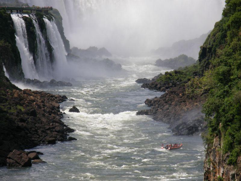 Adrenalinová jízda pod vodopády - Vodopády Iguazu (Argentina)