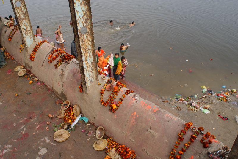 Očistná koupel v Ganze - Indie - Posvatne mesto Varanasi
