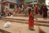 Úklid ghátu před ceremonií - Indie - Posvatne mesto Varanasi