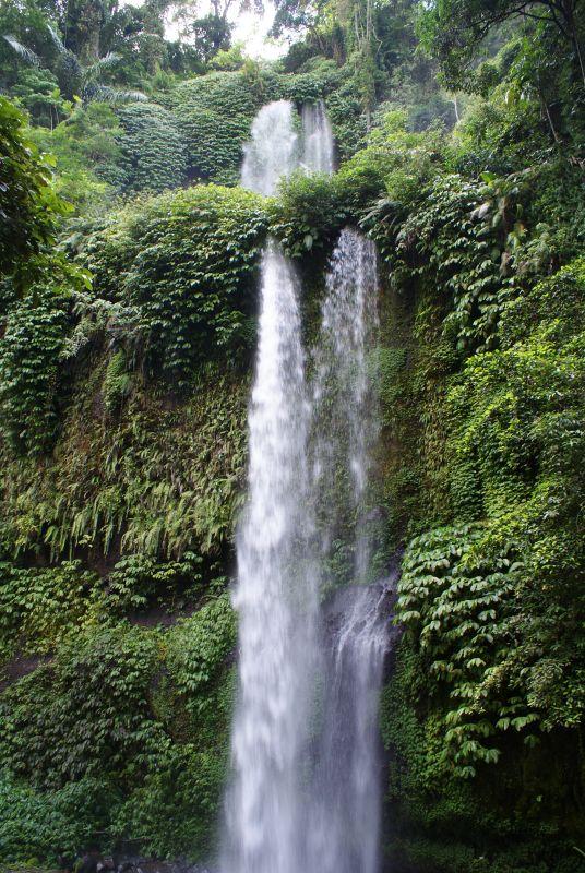 První vodopád poblíž Senaru - Indonésie- Lombok