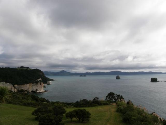 Pohled na Cathedral Cove - Nový Zéland
